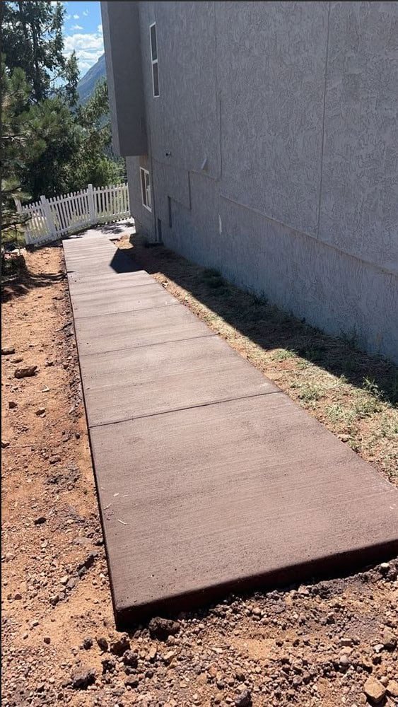 Decorative concrete walkway Colorado Springs - colored concrete with borders
